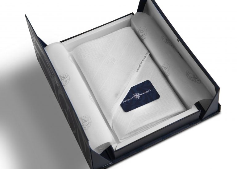 شماغ توباز أبيض