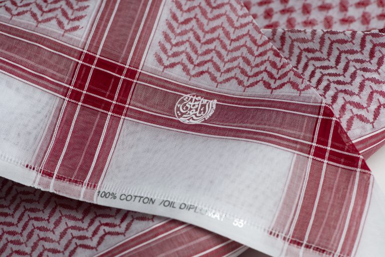 شماغ توباز أحمر