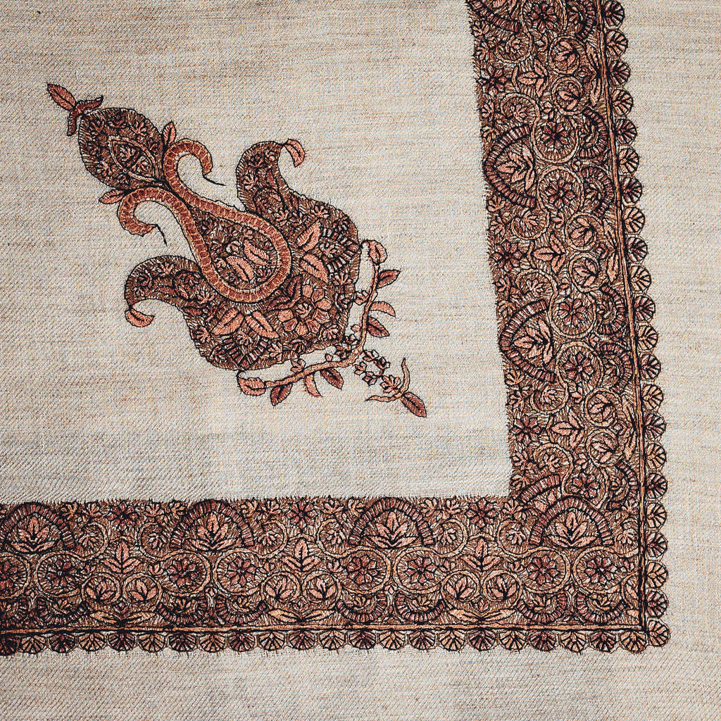 شال مطرز بيج غامق